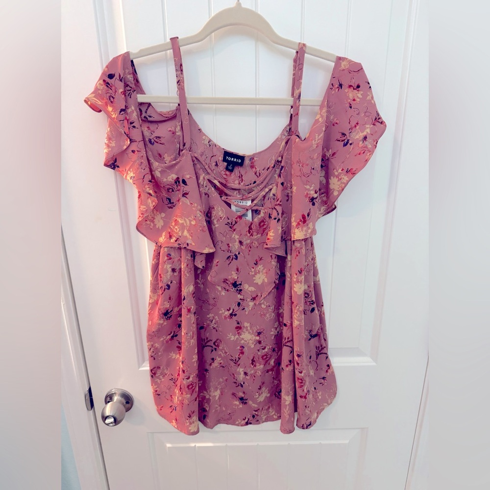 Floral strappy cold shoulder blouse NWT